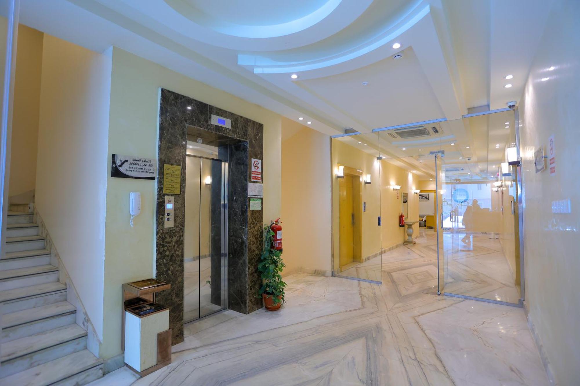 Aparthotel هوستا الملقا Ar Riyad Esterno foto