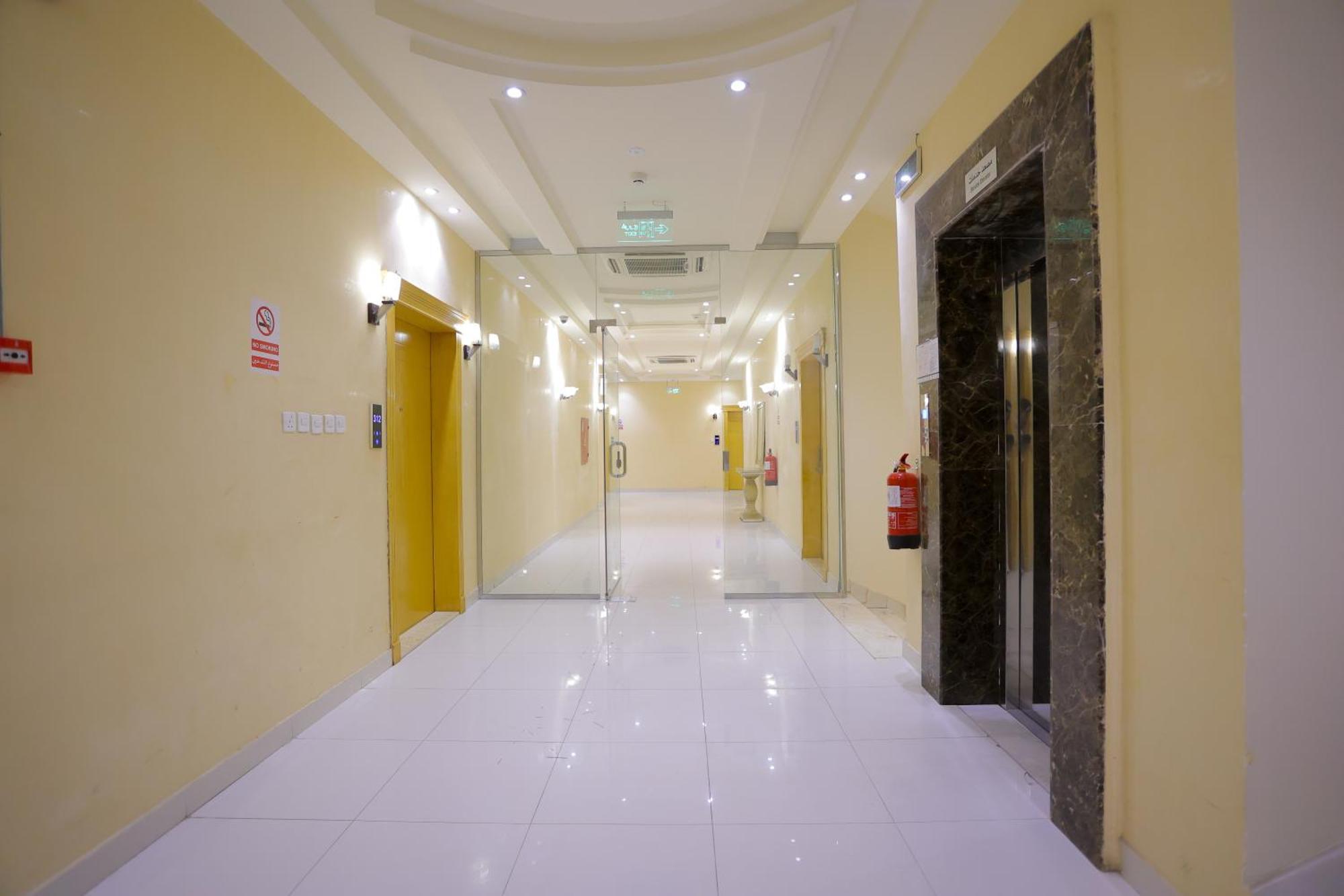 Aparthotel هوستا الملقا Ar Riyad Esterno foto